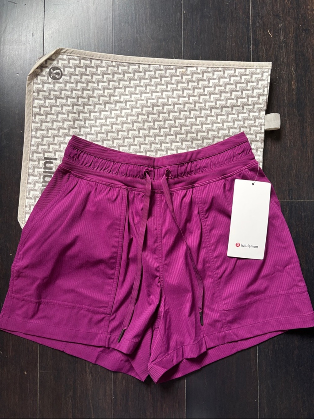 LULULEMON DANCE STUDIO HR SHORTS 3.5” in CHILLED GRAPE SZ 4 NWT